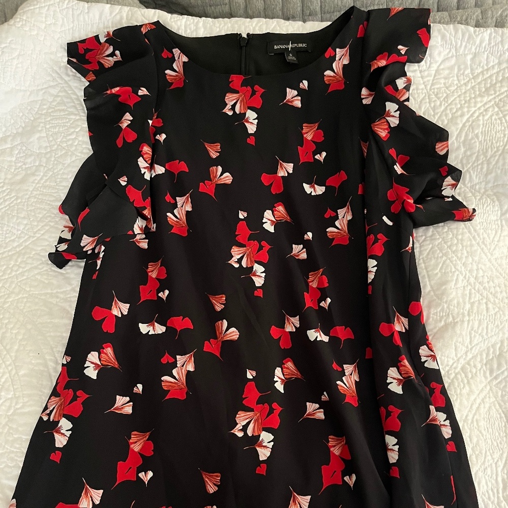 Banana Republic Size 6 Shift Dress New without Tags, hidden pockets